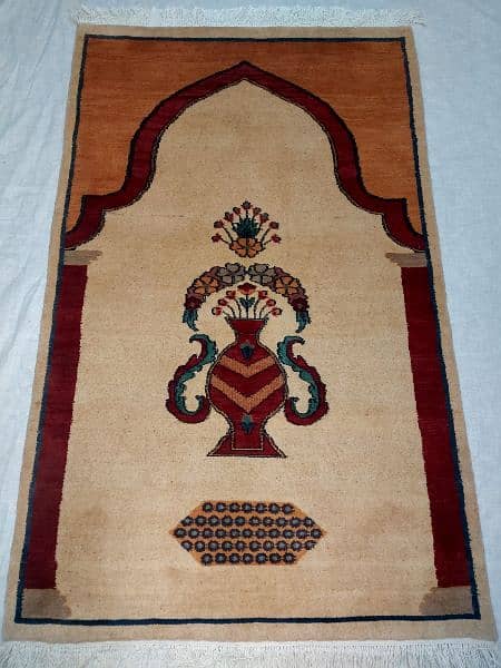 hand made prayer carpet 6