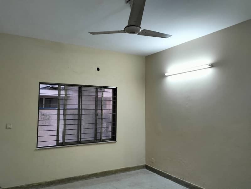 10 Marla House Near To Market for Rent in Askari 10 5