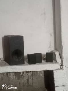 SAMSUNG HOME THEATER WOOFER AND 3 SPEAKERS 3.1