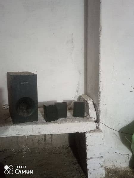 SAMSUNG HOME THEATER WOOFER AND 3 SPEAKERS 2