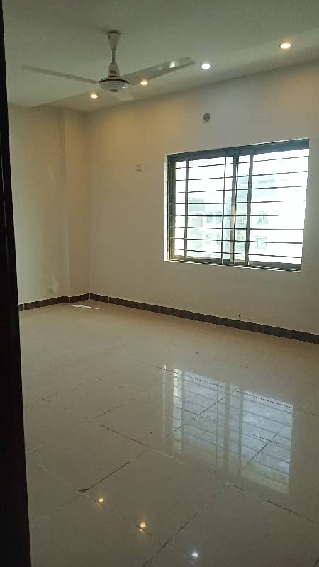 Apartment available for Rent in Askari 11 sec-B Lahore 17