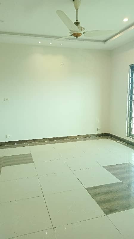Apartment available for Rent in Askari 11 sec-B Lahore 30