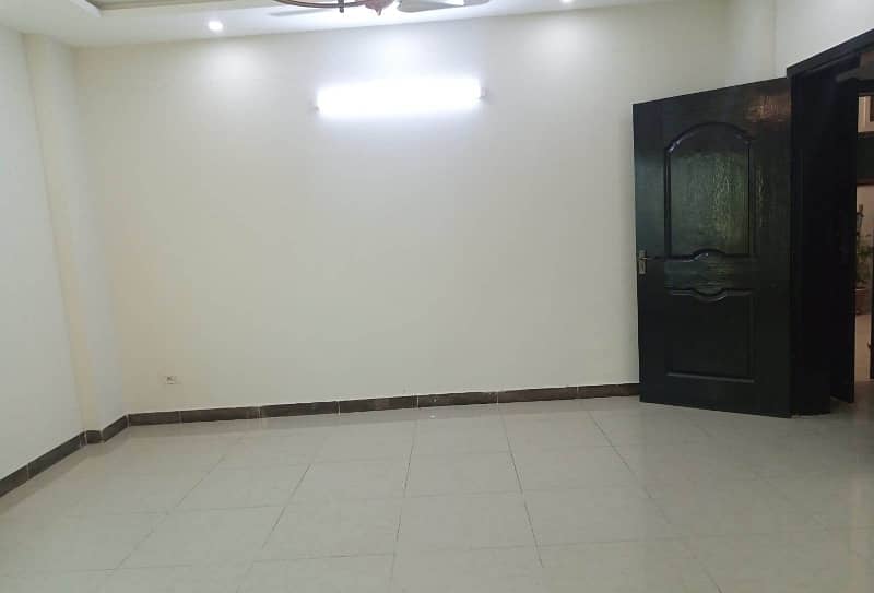 Apartment available for Rent in Askari 11 sec-B Lahore 8