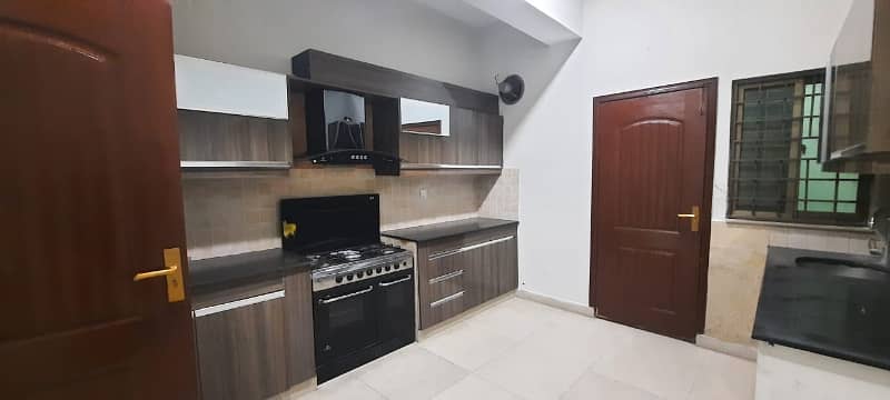 Apartment available for Rent in Askari 11 sec-B Lahore 19