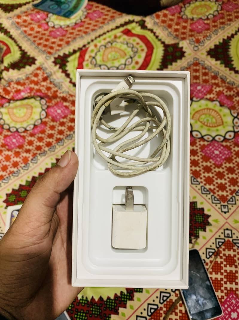 iphone xS with box charger 7