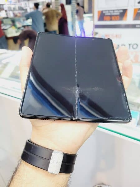 Samsung Galaxy Fold 3 5G (fresh) 4