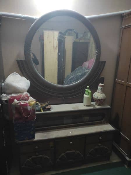Wooden dressing table. 5