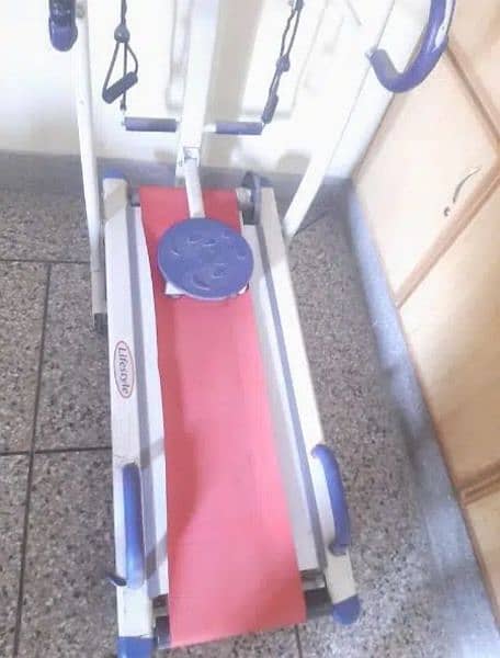 treadmill machine 10/10 condition new 5