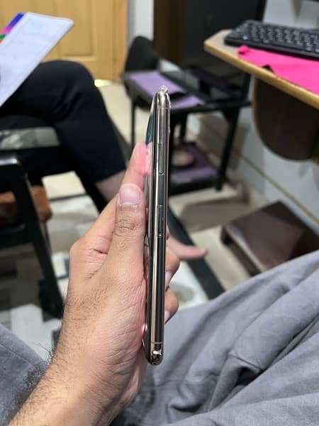 Iphone 11 Pro Max64 GB PTA Approved In mint accumulate condition 1