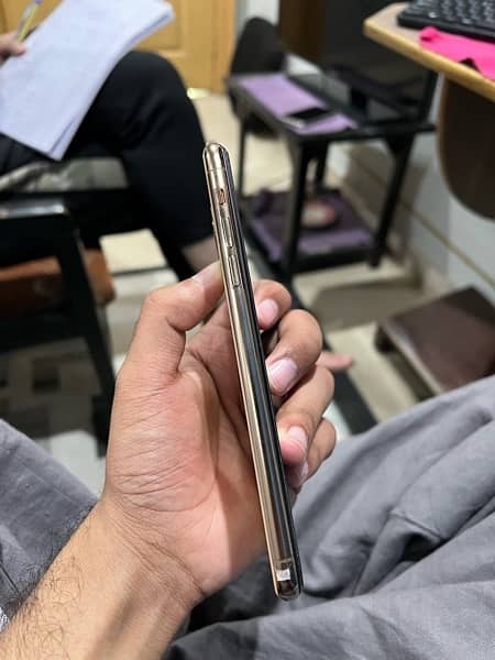 Iphone 11 Pro Max64 GB PTA Approved In mint accumulate condition 2