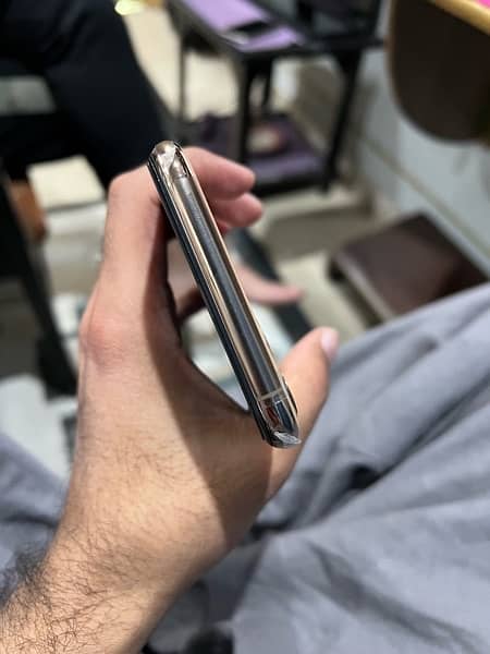 Iphone 11 Pro Max64 GB PTA Approved In mint accumulate condition 3