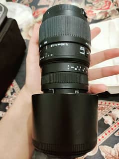 Sigma 70-300mm f4-5.6 DG MACRO lens *brand new condition*