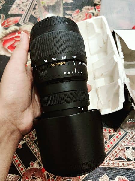 Sigma 70-300mm f4-5.6 DG MACRO lens *brand new condition* 2