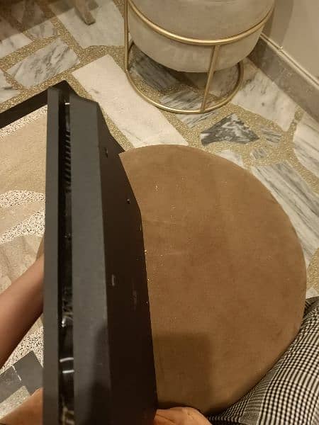 PS4 slim with 1 TB storage new jut 2 3 weeks used with box 6