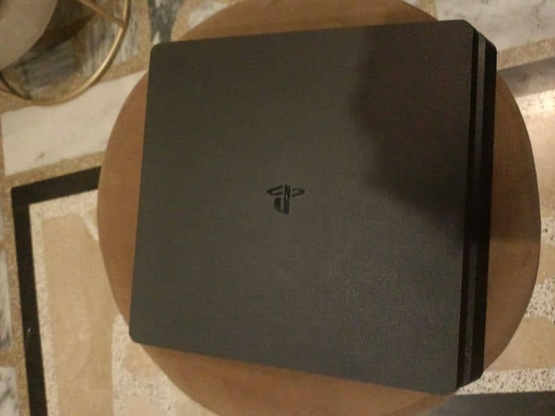 PS4 slim with 1 TB storage new jut 2 3 weeks used with box 7