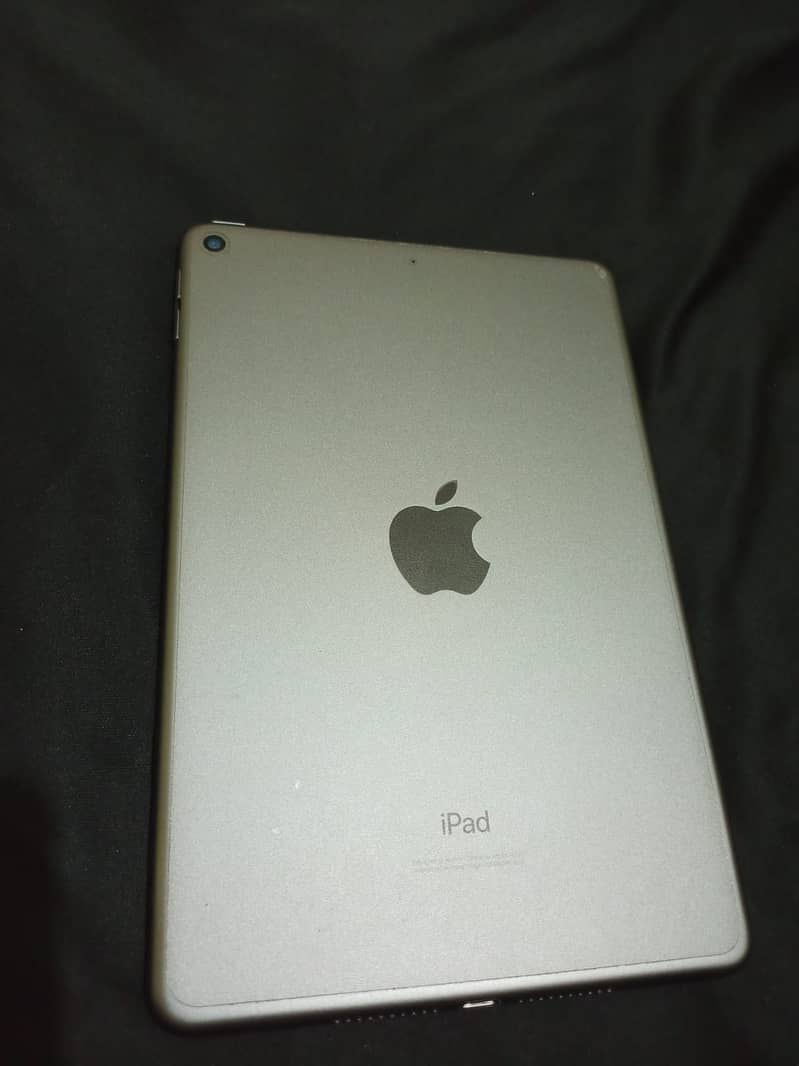 Ipad mini 5 with box and charger 0
