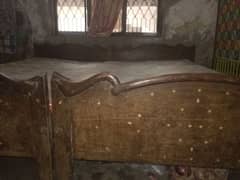 2 wooden beds& matrus