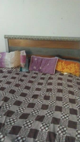 Double Bed with spring mattress 0