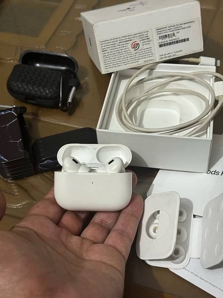 Apple Airpods Pro 2 (2nd Generation ) 8