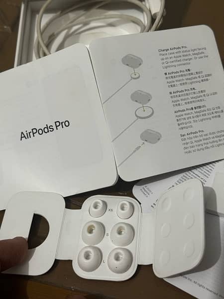 Apple Airpods Pro 2 (2nd Generation ) 9