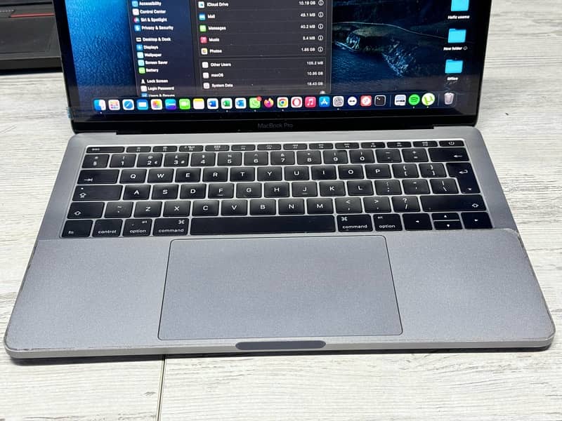 Macbook pro 2017 13 inches 2
