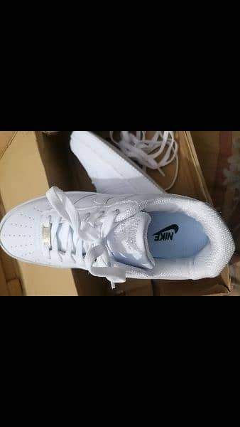 White nike sneakers for sale unisex 6
