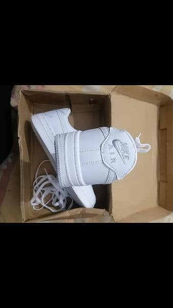 White nike sneakers for sale unisex 7