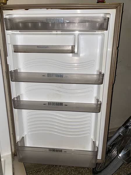 Dawlance Mid Sized Refrigerator 0