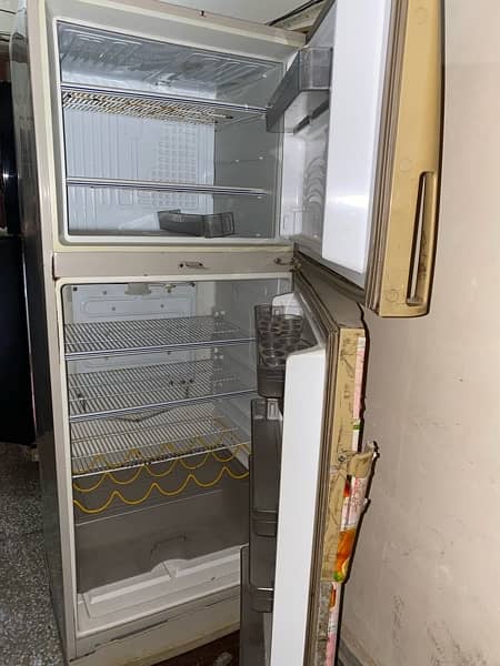 Dawlance Mid Sized Refrigerator 2