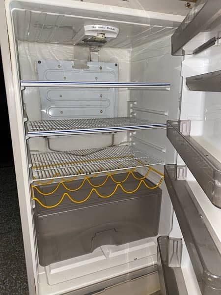 Dawlance Mid Sized Refrigerator 3