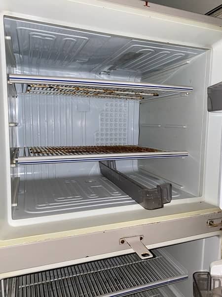 Dawlance Mid Sized Refrigerator 4