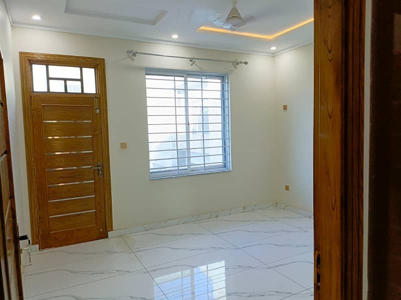 VIP Upper Portion for Rent, 6 Marla House for Rent in Soan Garden Block H 3
