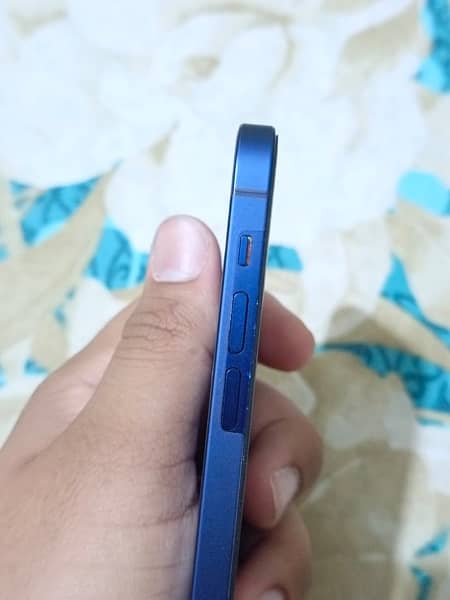 BRAND NEW IPHONE 12 (BLUE COLOUR) 4