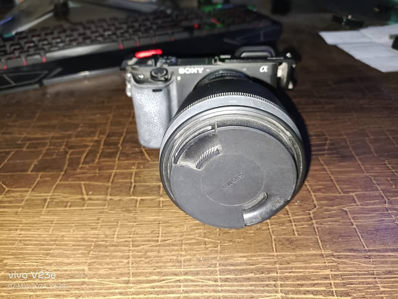 Sony Alpha a6400 Mirrorless Camera & Sigma 16mm f-1.4 DC DN 1