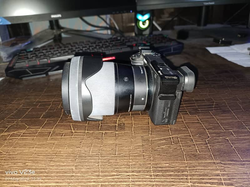 Sony Alpha a6400 Mirrorless Camera & Sigma 16mm f-1.4 DC DN 3