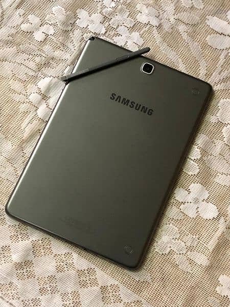 Samsung Tab A SM-P555 with S Pen Cellular 2/16GB 0