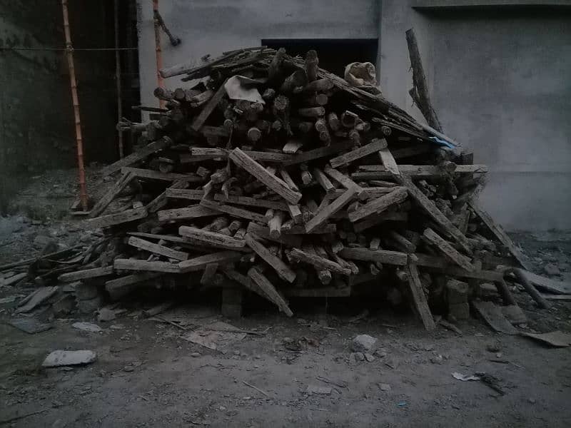 shutring/plywood/balli/batta/construction/sarya/cement/roof/lakri/wood 0