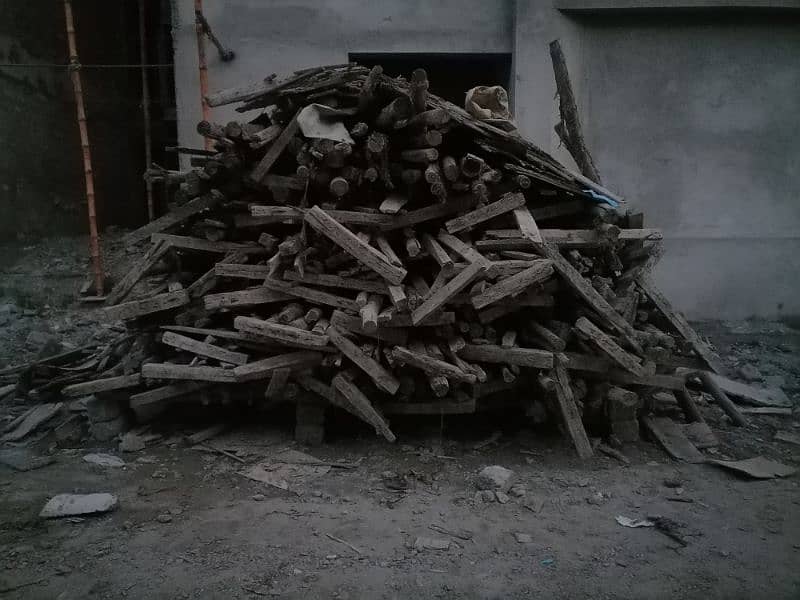 shutring/plywood/balli/batta/construction/sarya/cement/roof/lakri/wood 1