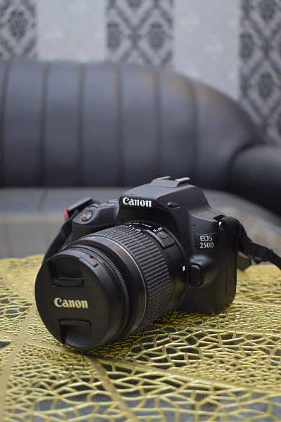 Canon 250D camera with 18-55mm lens 0