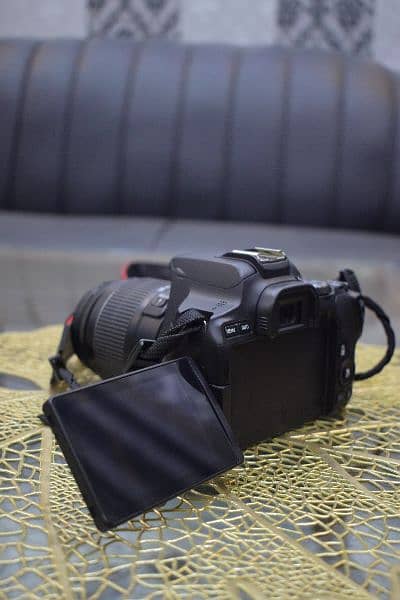 Canon 250D camera with 18-55mm lens 3