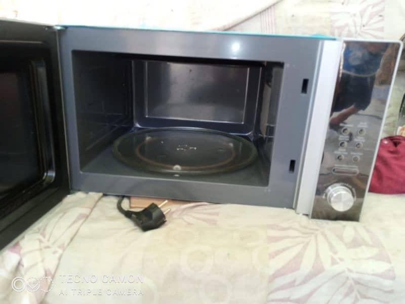 i am selling new microwave 3