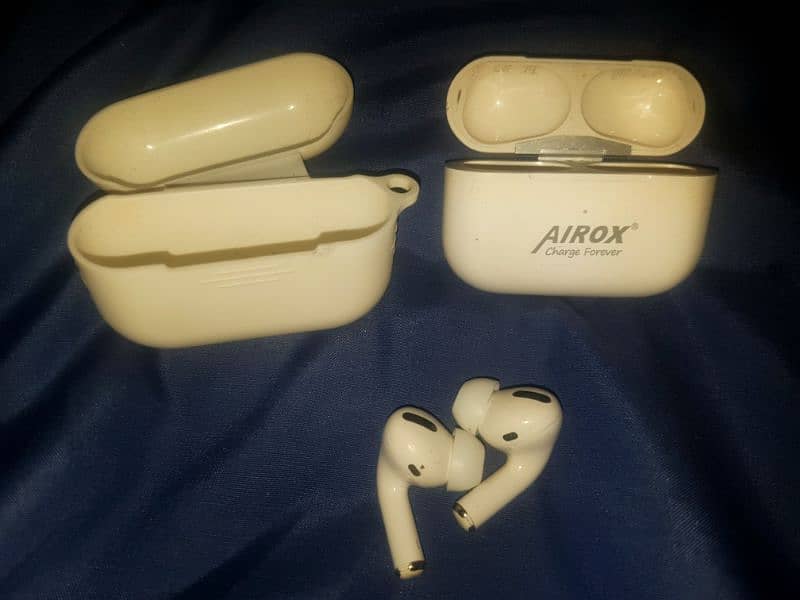 Airox 300 Earphones 1