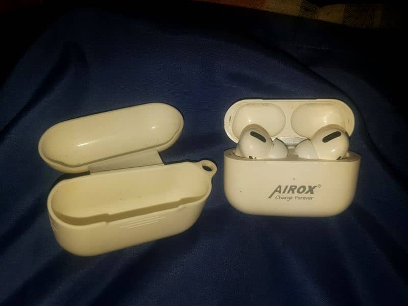 Airox 300 Earphones 2
