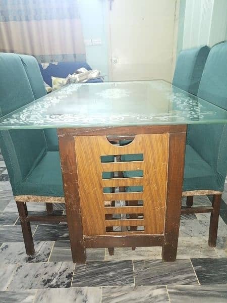 Pre loved dinning table with 4 chairs 2