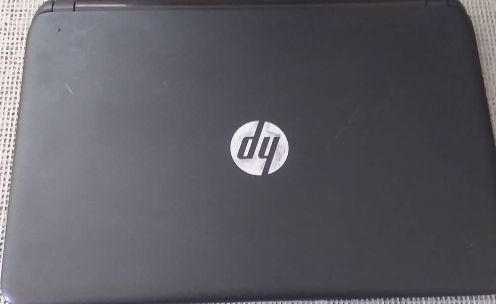 Hp laptop(macbook) AMD E1- 2100; WITH 1.00GHz graphic card 3