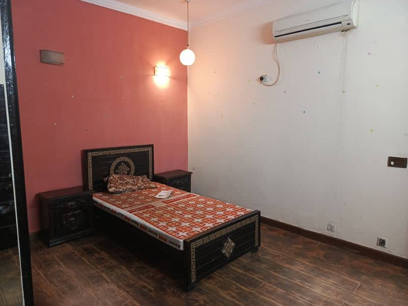 single room Available for female 3
