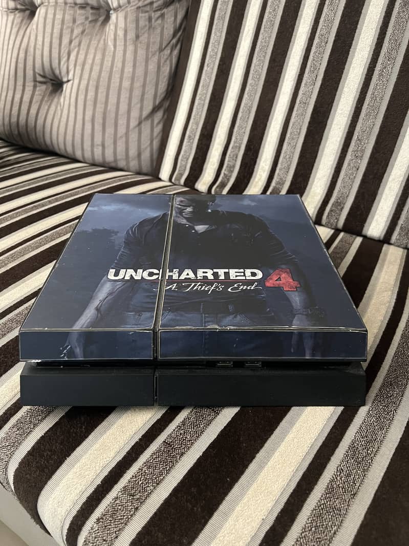 Ps4 500 GB ( Uncharted Themed ) with 2 controllers and Game. 6