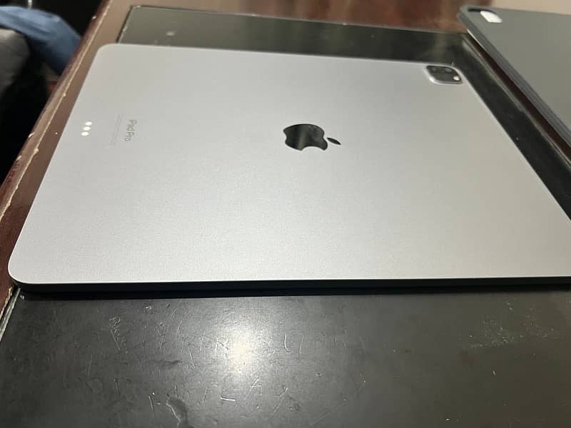 iPad Pro 2022 (12.9 inch) 6th Generation 8