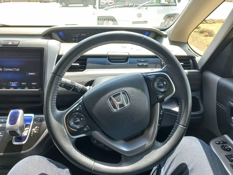 Honda Freed + Plus 2018 hybrid Pearl White 12
