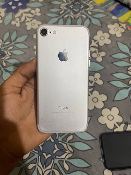 iphone 7 pta approved 128 gb 10/9 condition all ok 1